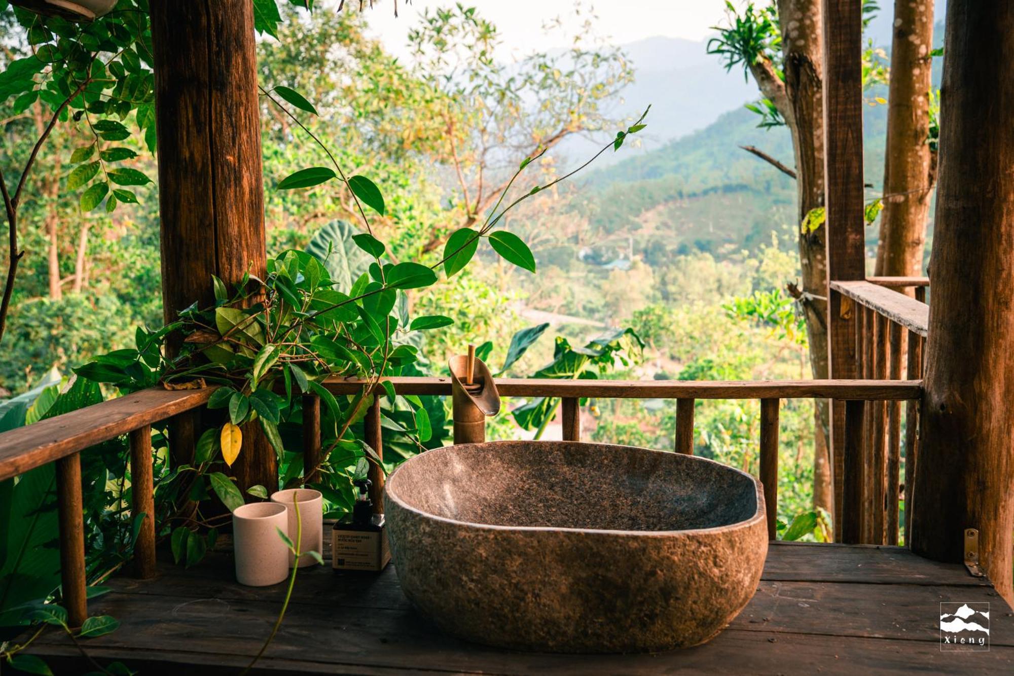 Xieng Retreat * Hà Nội